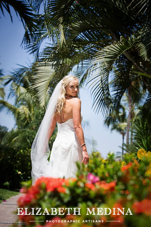  puerto wedding photographer elizabeth medina 069 Puerto Vallarta Wedding, Martoca Beach Garden  