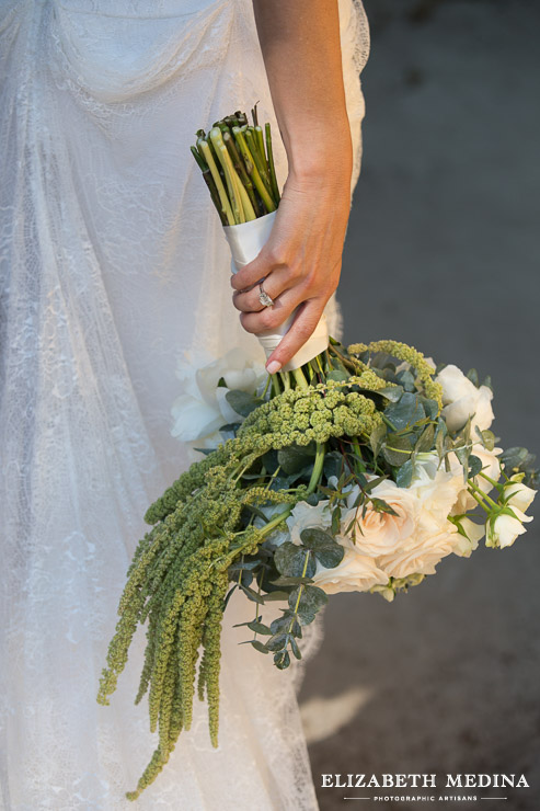 white organic wedding bouquet, Playa del Carmen beach wedding.Mexico bride, boho chic, beach wedding, Playa del Carmen,Elizabeth Medina Photography playa del carmen wedding elizabeth medina banyan tree mayakoba_017 Banyan Tree Mayakoba Wedding, Elizabeth Medina Photography 
 