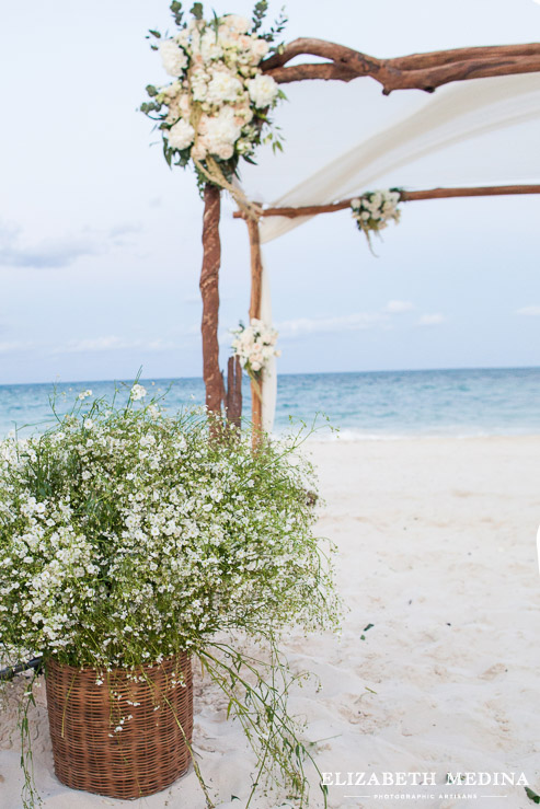 Ceremony Arch, luxury wedding, organic beach chic decor. Elizabeth Medina Photography playa del carmen wedding elizabeth medina banyan tree mayakoba_045 Banyan Tree Mayakoba Wedding, Elizabeth Medina Photography  