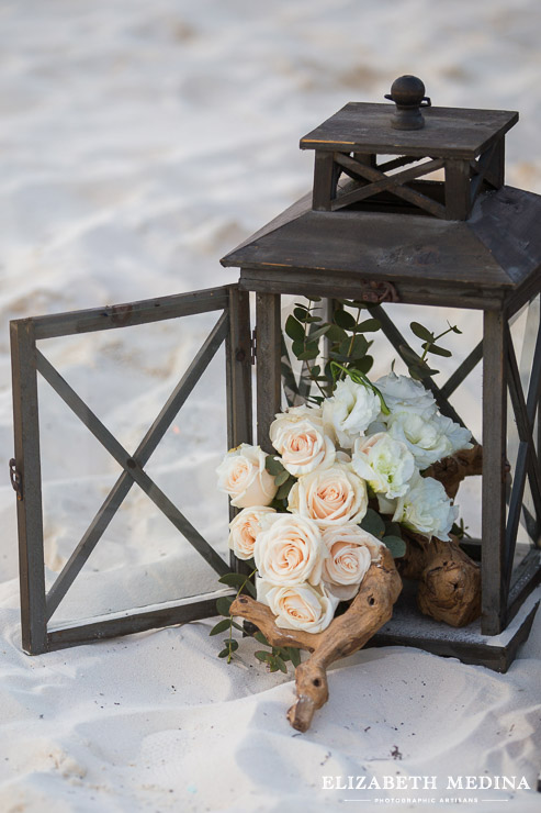 Beach wedding details,. white flowers and lanterns.Mexico bride, boho chic, beach wedding, Playa del Carmen,Elizabeth Medina Photography playa del carmen wedding elizabeth medina banyan tree mayakoba_046 Banyan Tree Mayakoba Wedding, Elizabeth Medina Photography  