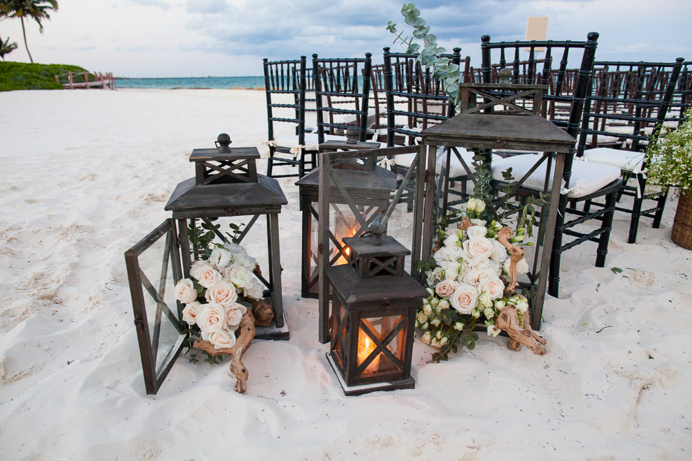 lanterns and flowers, playa del carmen beach wedding. Elizabeth Medina Photography playa del carmen wedding elizabeth medina banyan tree mayakoba_049 Banyan Tree Mayakoba Wedding, Elizabeth Medina Photography  