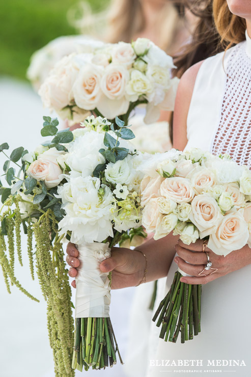 White bouquets, beach wedding, Playa del Carmen.Elizabeth Medina Photography playa del carmen wedding elizabeth medina banyan tree mayakoba_076 Banyan Tree Mayakoba Wedding, Elizabeth Medina Photography  