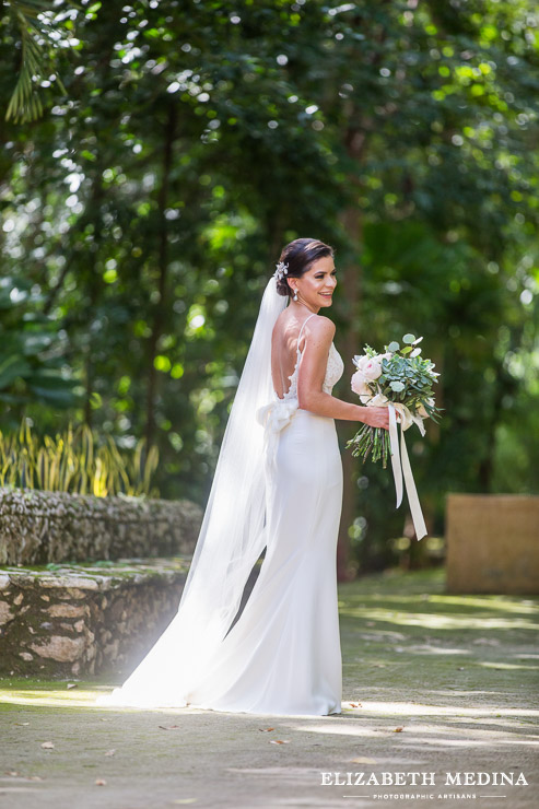 destination bride with cathedral veil and bouquet in the jungle hacienda uayamon wedding campeche photographer 005 Hacienda Uaymón Photographer, Anette and Eduardo, Campeche, Mexicodestination bride with cathedral veil and bouquet in the jungle  