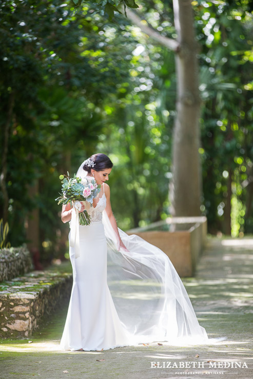 destination bride with cathedral veil and bouquet in the jungle hacienda uayamon wedding campeche photographer 011 Hacienda Uaymón Photographer, Anette and Eduardo, Campeche, Mexicodestination bride with cathedral veil and bouquet in the jungle  