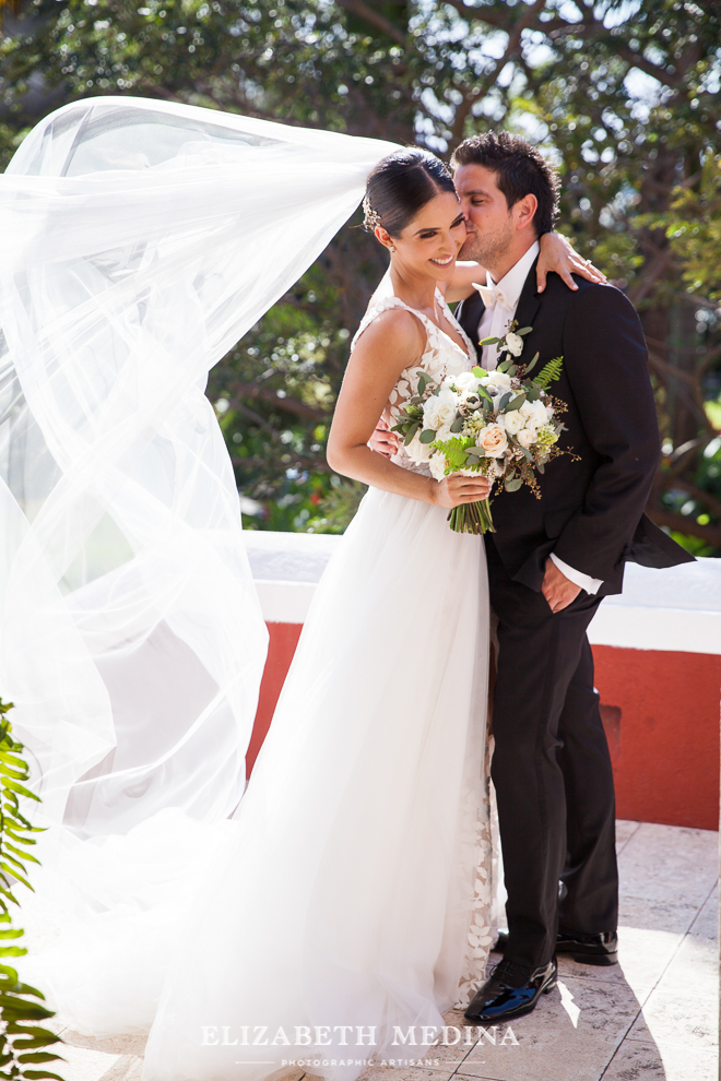 Wedding couple Hacienda San Diego Cutz Merida Yucatan elizabeth medina wedding photographer_5047 Hacienda San Diego Cutz, Andrea and Diego’s Amazing Wedding CelebrationHacienda San Diego Cutz Merida Yucatan photography  