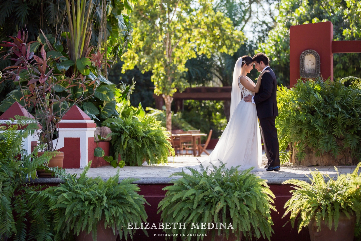  elizabeth medina wedding photographer_5053 Hacienda San Diego Cutz, Andrea and Diego’s Amazing Wedding CelebrationWedding Photography Hacienda gardens San Diego Cutz Merida Yucatan  