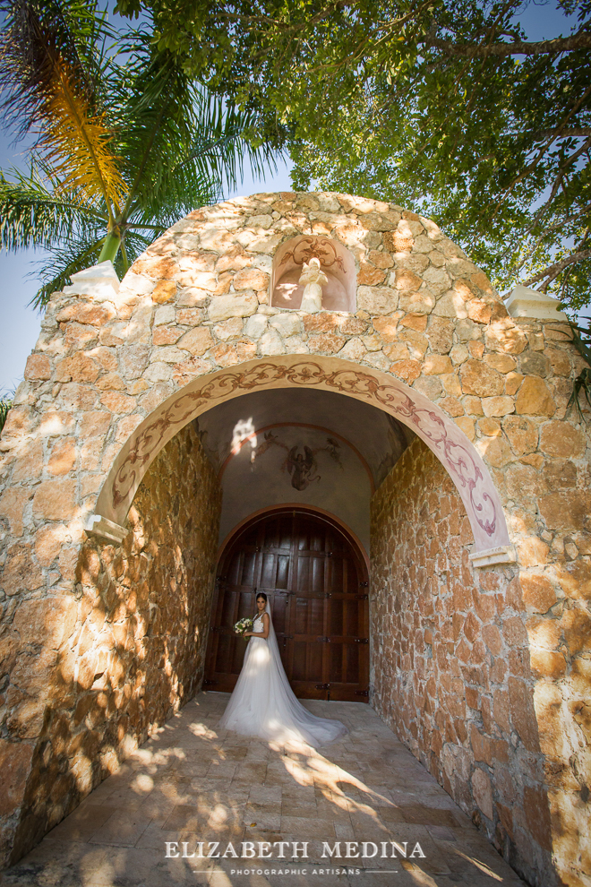 Stone buiding authentic Yucatan hacienda elizabeth medina wedding photographer_5059 Hacienda San Diego Cutz, Andrea and Diego’s Amazing Wedding CelebrationStone buiding authentic Yucatan hacienda   