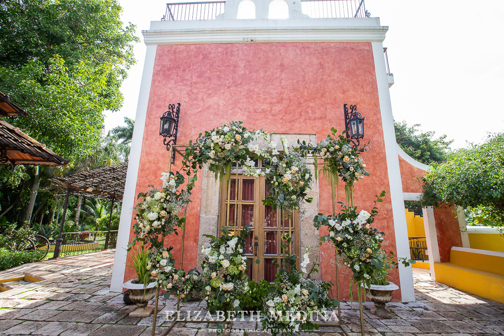 flower arch and chapel Hacienda Xcanatun by Agsana wedding photographer Elizabeth Medina , Merida, Yucatan, photography at Mexico top wedding hacienda venue Hacienda Xcanatun by Agsana Wedding Photographer 112 Hacienda Xcanatun by Angsana Wedding, Alba and GerardoHacienda Xcanatun by Agsana wedding photographer Elizabeth Medina , Merida, Yucatan, photography at Mexico top wedding hacienda venue  