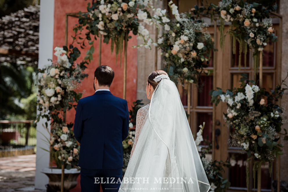 brie and groom seen from behind Hacienda Xcanatun by Agsana Wedding Photographer 139 Hacienda Xcanatun by Angsana Wedding, Alba and GerardoHacienda Xcanatun by Agsana wedding photographer Elizabeth Medina , Merida, Yucatan, photography at Mexico top wedding hacienda venue  