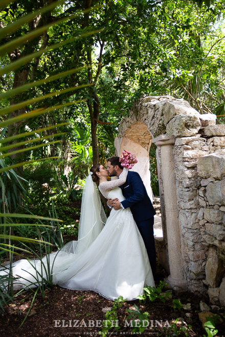 hacienda bride and groom gardens Hacienda Xcanatun by Agsana Wedding Photographer 176 Hacienda Xcanatun by Angsana Wedding, Alba and Gerardobride and groom Hacienda Xcanatun by Agsana wedding photographer Elizabeth Medina , Merida, Yucatan, photography at Mexico top wedding hacienda venue  