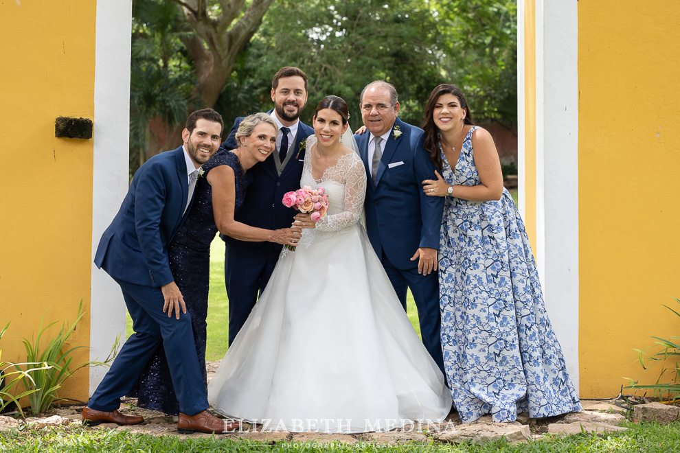 family photographs Hacienda Xcanatun Hacienda Xcanatun by Agsana Wedding Photographer 179 Hacienda Xcanatun by Angsana Wedding, Alba and Gerardobride and groom Hacienda Xcanatun by Agsana wedding photographer Elizabeth Medina , Merida, Yucatan, photography at Mexico top wedding hacienda venue  