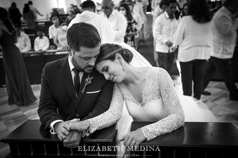 bride and groom Hacienda Xcanatun by Agsana wedding photographer Elizabeth Medina , Merida, Yucatan, photography at Mexico top wedding hacienda venue Hacienda Xcanatun by Agsana Wedding Photographer 201 Hacienda Xcanatun by Angsana Wedding, Alba and Gerardobride and groom Hacienda Xcanatun by Agsana wedding photographer Elizabeth Medina , Merida, Yucatan, photography at Mexico top wedding hacienda venue  