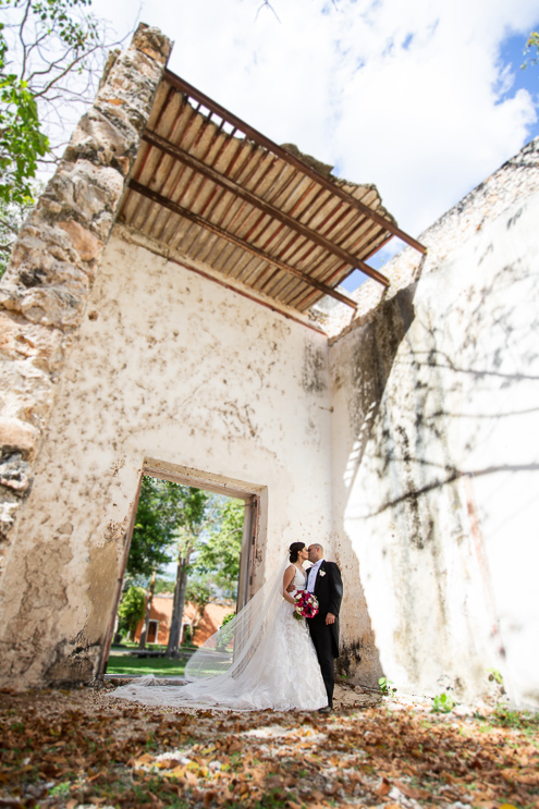 bride and groom together rustic ancient building 917_439 A very international wedding in Merida, Mexico  